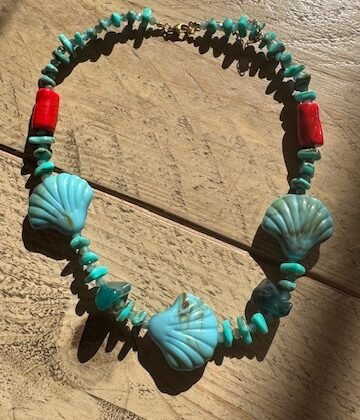 Collar turquesa y rojo