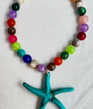 Collar cuentas y estrella resina